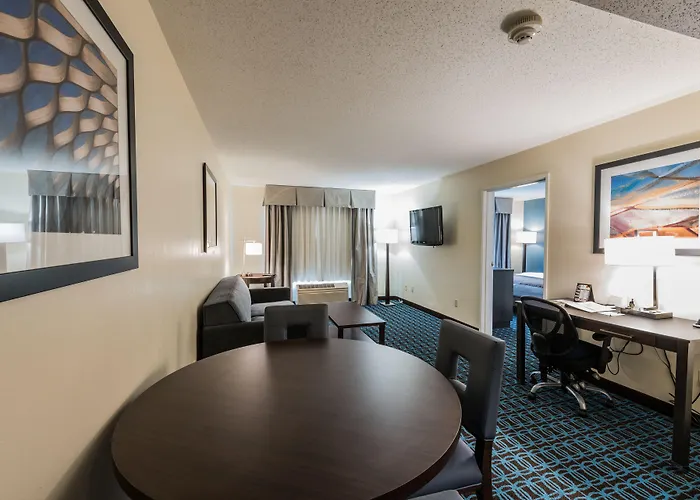 Wingate By Wyndham Chicago Hotel