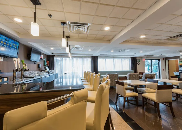 Wingate By Wyndham Chicago Hotel