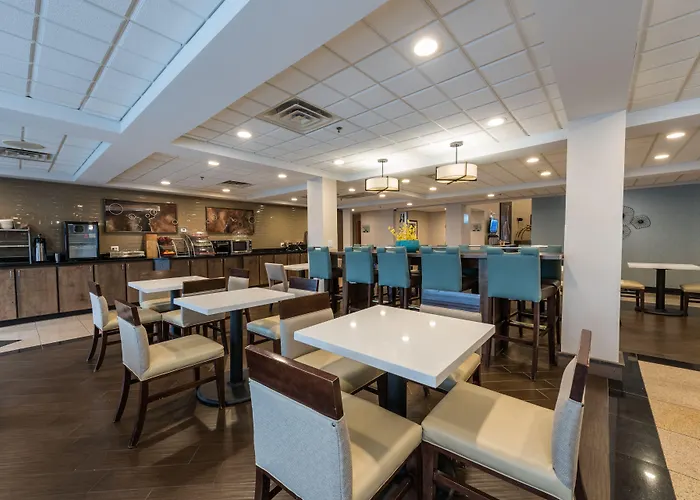 Wingate By Wyndham Chicago Hotel