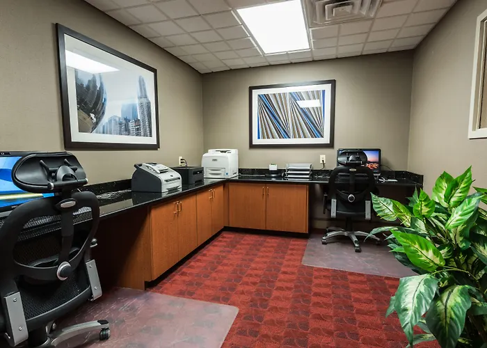 Wingate By Wyndham Chicago Hotel